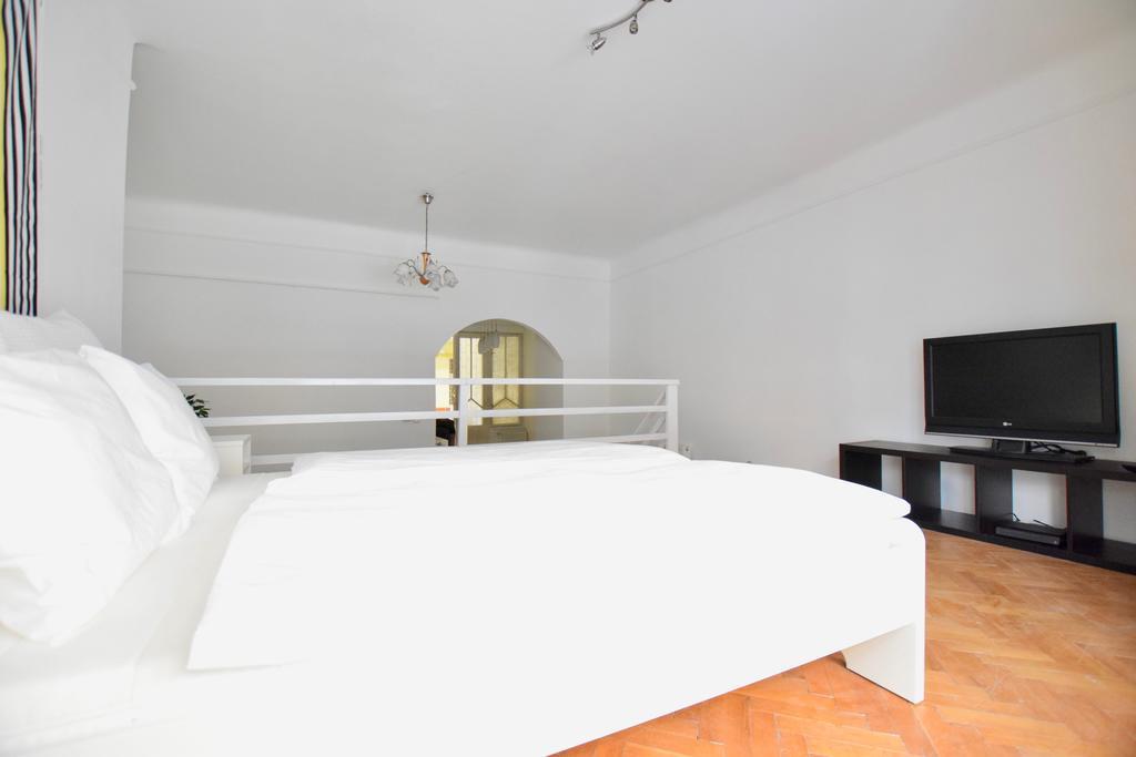 Budget Apartment By Hi5 - Akacfa 4 Boedapest Buitenkant foto