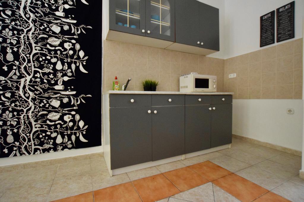Budget Apartment By Hi5 - Akacfa 4 Boedapest Buitenkant foto