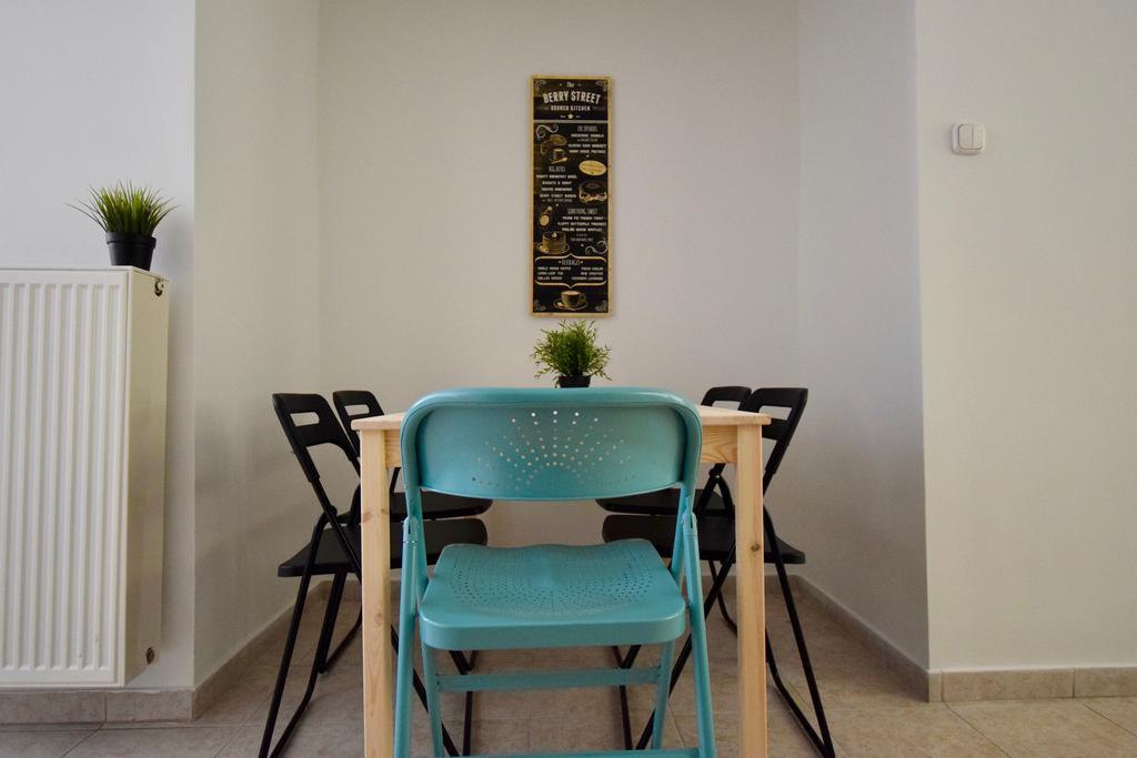 Budget Apartment By Hi5 - Akacfa 4 Boedapest Buitenkant foto